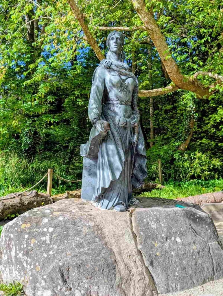 Grace-O'Malley-statue-westport-house-mayo-Ireland